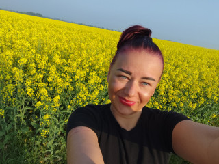 Alter: 35 / Jungfrau - Alter:  / normal - Geschlecht: Gruppe - Ausrichtung: bisexuell - Haare: blond / mittellang - Piercing: keins - bewebmaster-Alter:  - Hautfarbe: weiss - Augen: blau - Rasur: nicht rasiert